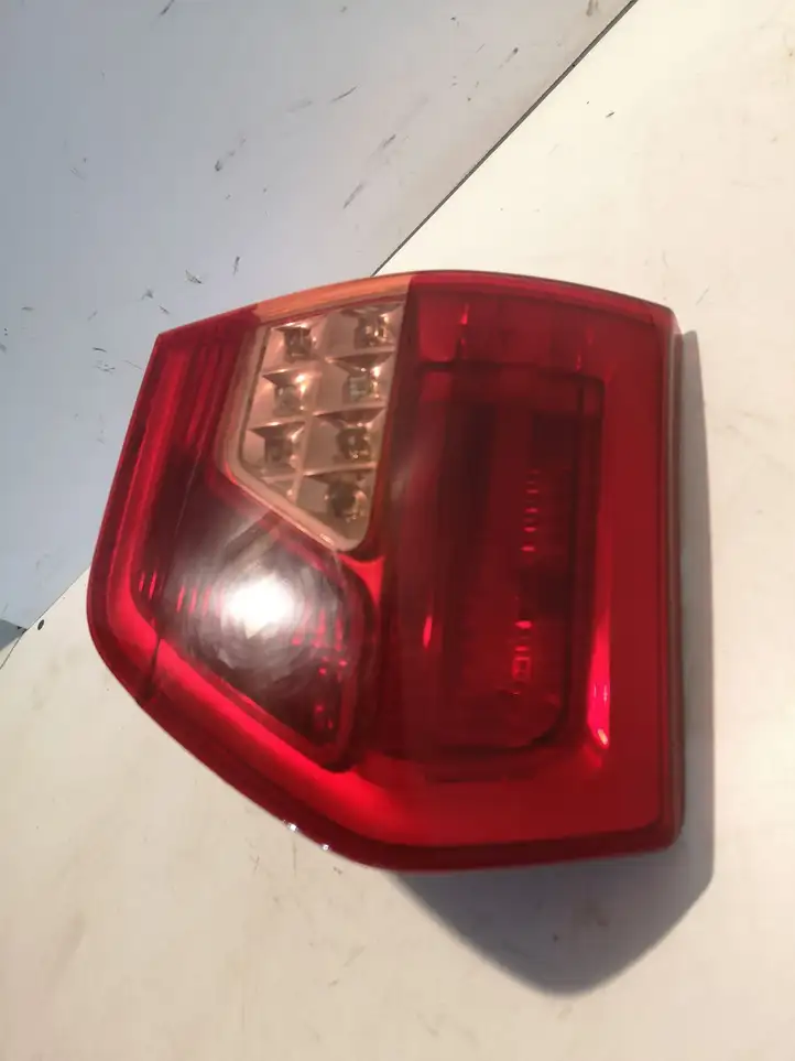 Citroen C5 (2008 - 2017) 9681074380 Задний фонарь в крышке багажника — фото 2