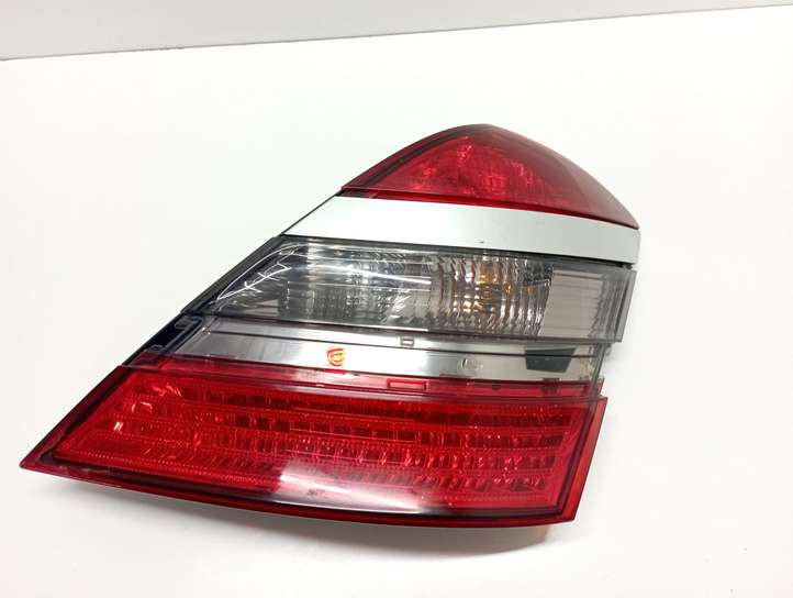 Mercedes-Benz S W221 (2005 - 2013)  A2218200277 Задний фонарь в кузове