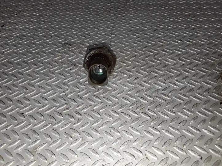 Audi A4 S4 B6 8E 8H (2000 - 2006) Датчик давления масла двигателя — фото 2