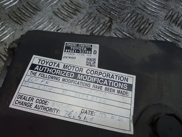 Lexus IS 220D-250-350 (2005 - 2010) 8966153700 Кронштейн ЭБУ двигателя — фото 2