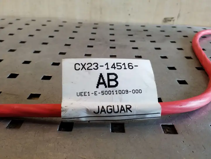 Jaguar XF X250 (2007 - 2015) CX2314516AB Плюсовой провод аккумулятора — фото 3