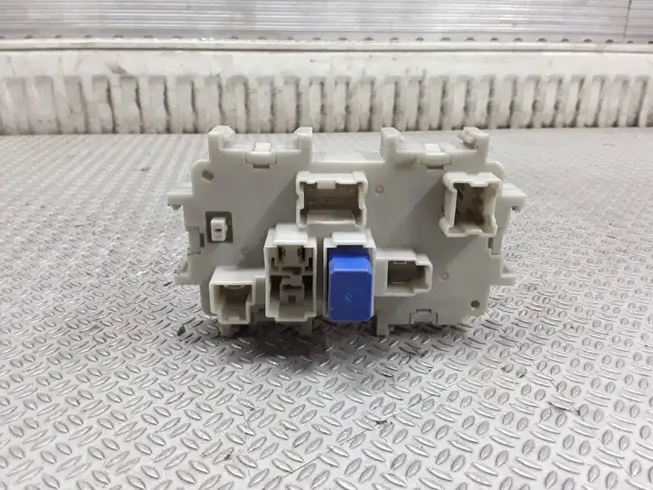 Nissan Navara D40 (2004 - 2015)  0427EA00A Блок предохранителей