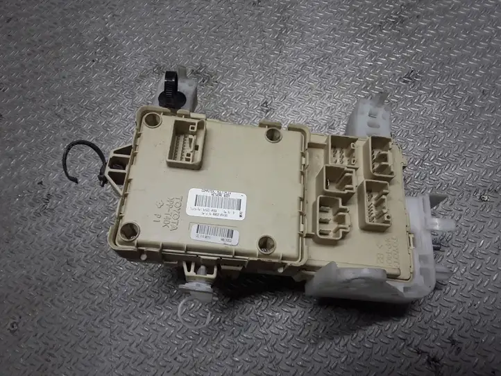 Toyota Corolla Verso AR10 (2004 - 2009) 892210F030 Блок предохранителей — фото 3