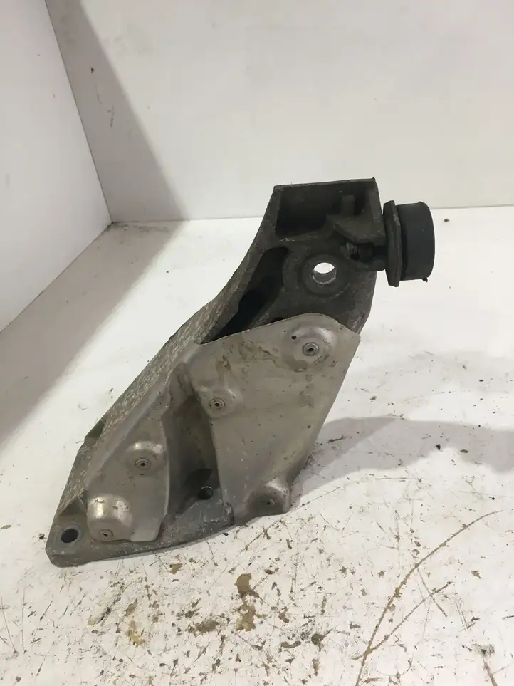 BMW X5 E70 (2006 - 2013) 22116772680 Кронштейн двигателя — фото 1