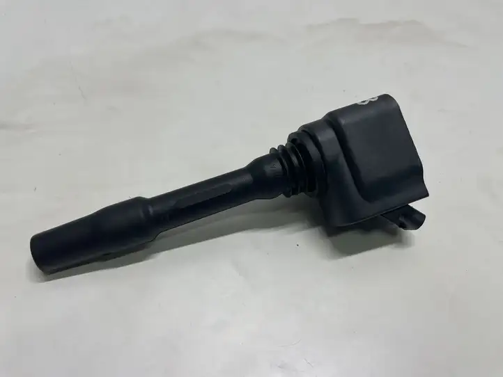 BMW 1 F20 F21 (2011 - 2019) 8647463 Катушка зажигания — фото 1