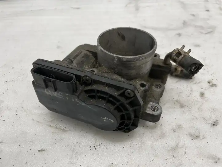 Toyota Avensis T250 (2006 - 2009) 2203028050 Дроссельная заслонка — фото 1