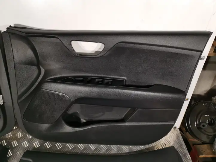 Kia Stonic (2017 - ) Комплект салона — фото 2