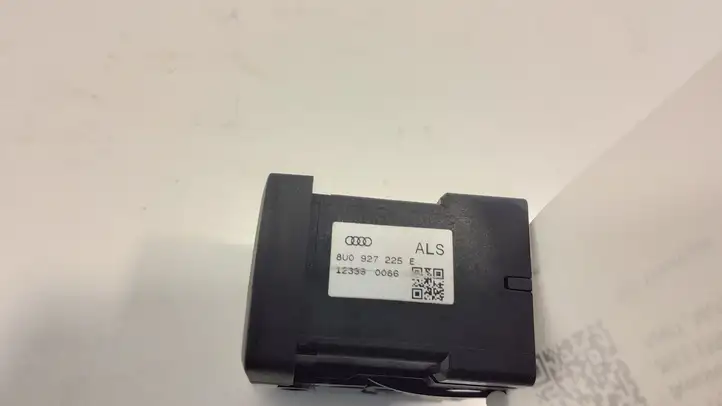Audi Q3 8U (2011 - 2014) 8U0927225E Кнопка ручного тормоза — фото 1