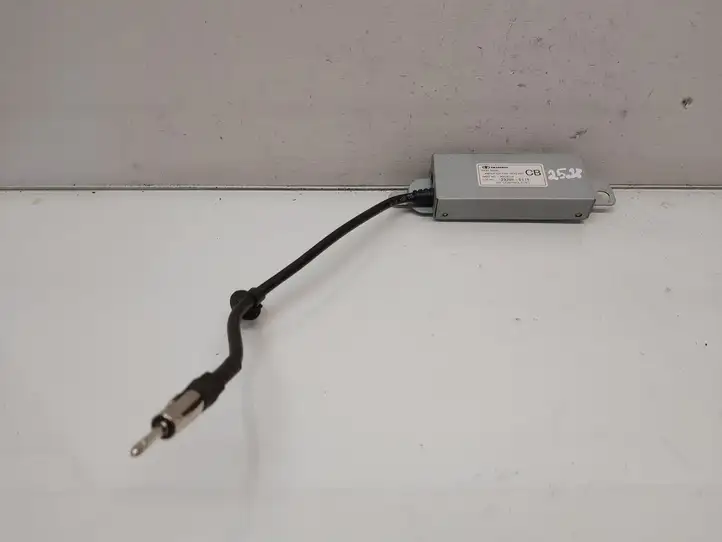 Chevrolet Captiva (2011 - 2013) 96628318 Усилитель антенны — фото 2
