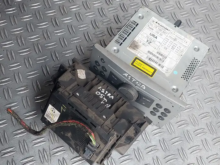 Opel Astra H (2004 - 2009) 13190857 Магнитола / мультимедийная система — фото 3
