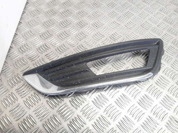 Ford Focus (2015 - 2019)  F1EB15A299B Декоративная решётка противотуманной фары