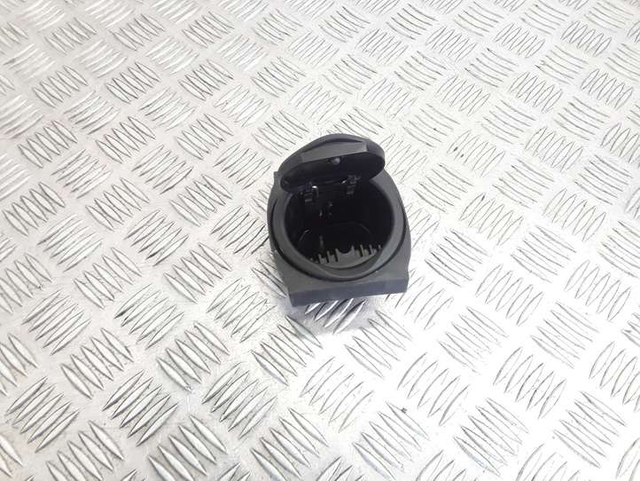 Ford Focus (2015 - 2019)  8V415404788ABW Пепельница