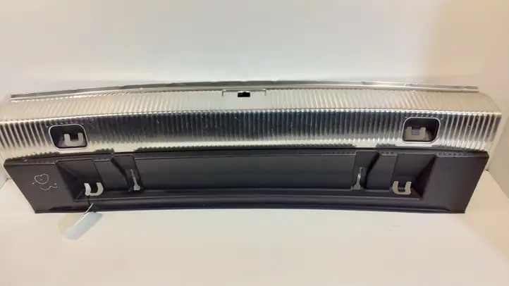 Audi Q3 8U (2011 - 2014) 8U0864483L Отделка порога багажника — фото 3