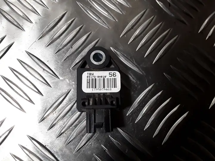 Toyota Aygo AB40 (2014 - 2018) 1395039468 Датчик удара SRS — фото 1