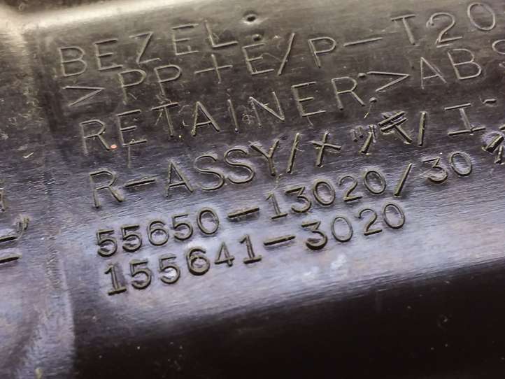 Toyota Corolla Verso E121 (2001 - 2004)  5565013020 Боковая воздушный дефлектор