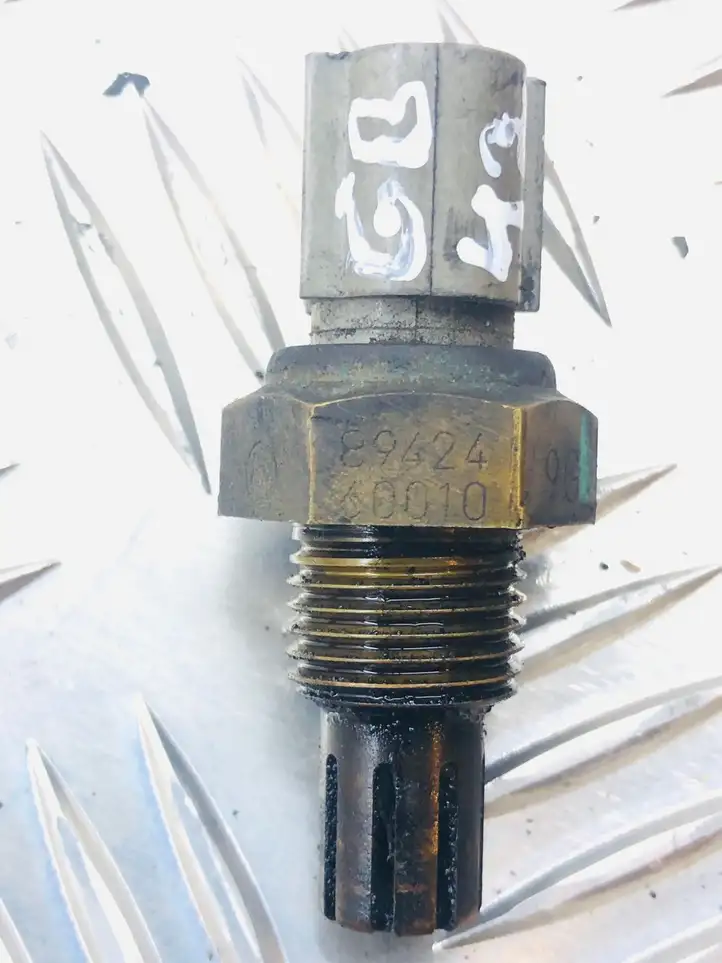 Toyota Previa (XR30, XR40) II (2000 - 2006) 8942460010 Датчик температуры охлаждающей жидкости — фото 1