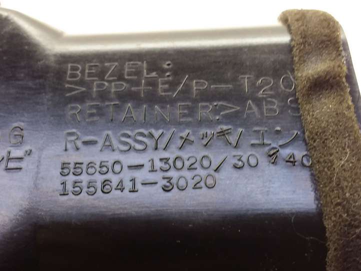 Toyota Corolla Verso E121 (2001 - 2004)  5565013020 Боковая воздушный дефлектор