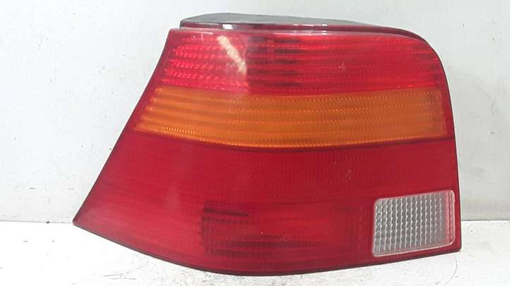 Volkswagen Golf IV (1998 - 2005)  1J6945095 Задний фонарь в кузове