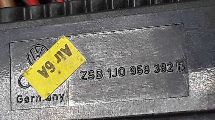 Volkswagen Golf IV (1998 - 2005)  1J0959382B Проводка передних дверей