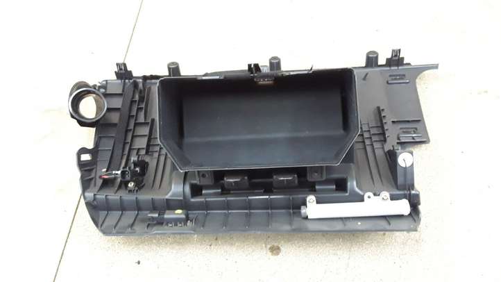 Volvo V50 (2004 - 2008)  8626141 Комплект ящика для вещей (бардачка)