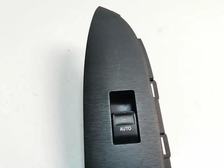Toyota Prius (XW30) (2009 - 2015) 7423247080 Блок кнопок стеклоподъемников — фото 2