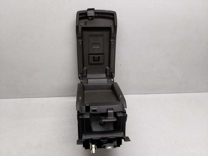 Subaru Outback (2009 - 2014)  92174AJ000 Подлокотник