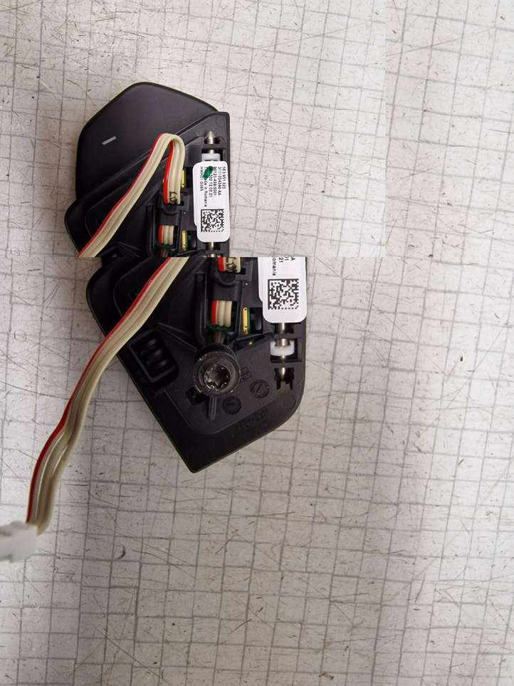 Skoda Octavia Mk4 (2019 - )  5E3951523 Кнопки рулевого колеса