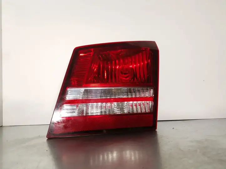 Dodge Journey (2007 - 2011) 04806368AA Задний фонарь в крышке багажника — фото 1
