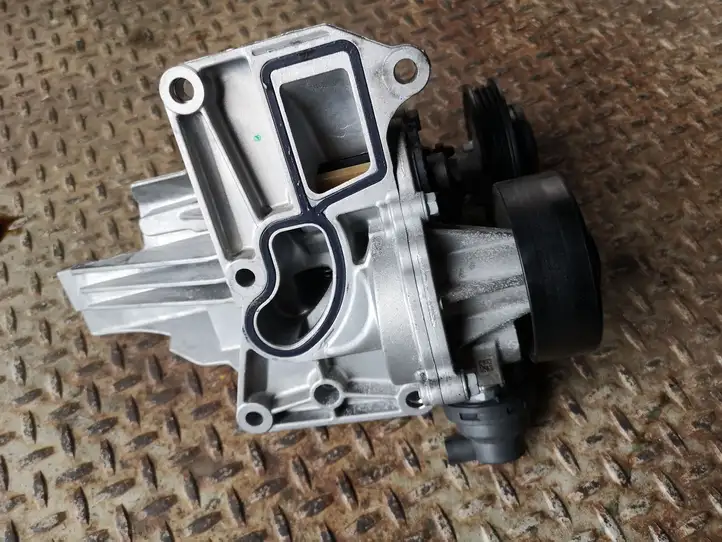 BMW 3 F30 F35 F31 (2012 - 2018) 7644810 насос охлаждения — фото 4