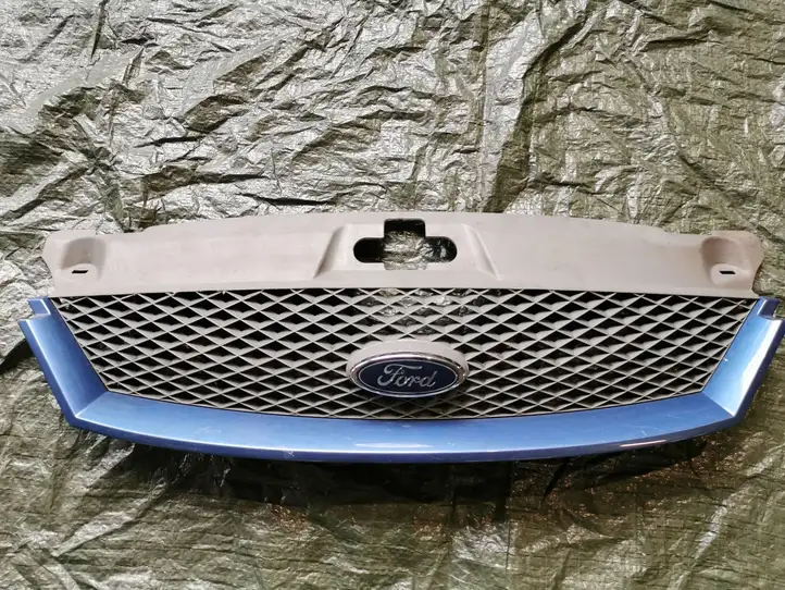 Ford Mondeo Mk III (2000 - 2007) 8AI00AK Верхняя решетка радиатора — фото 1