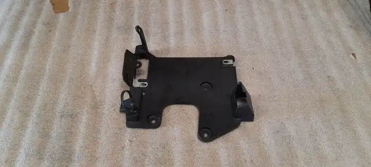Ford Mustang VI (2015 - ) FR3A12A692BE Площадка аккумулятора — фото 1