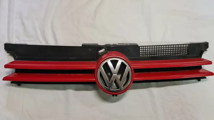 Volkswagen Golf IV (1998 - 2005) Верхняя решетка радиатора — фото 1