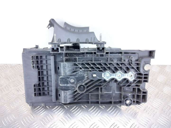 Ford Fusion II (2013 - )  DG9310723A Платформа крепления аккумулятора