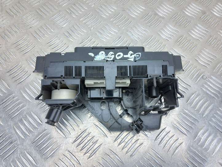 Volkswagen Golf V (2003 - 2009)  5M2820045 Блок управления кондиционера воздуха / климата/ печки (в салоне)