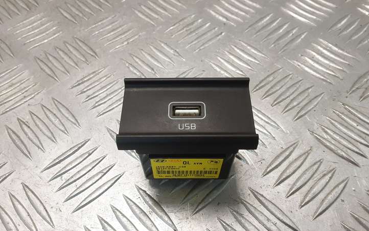 Kia Sportage (2018 - 2021)  96120D9600 Разъем USB