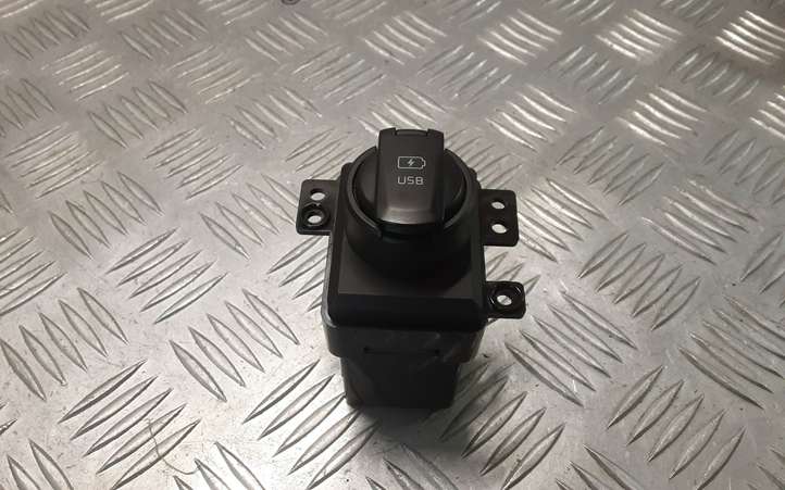 Kia Sportage (2018 - 2021)  96125C5010 Разъем USB