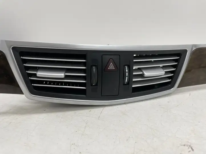 Mercedes-Benz E W212 (2009 - 2016) A2128302554 Прочие детали салона — фото 2