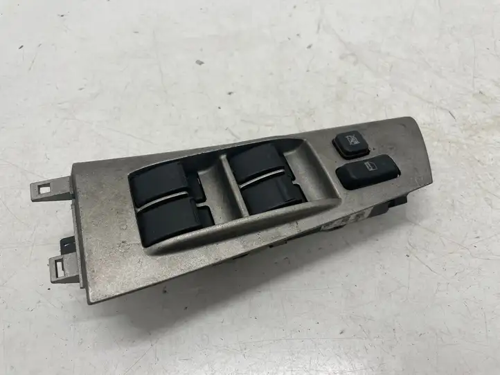 Toyota Corolla Verso E121 (2004 - 2007) 848200F010 Кнопка стеклоподъемников — фото 1