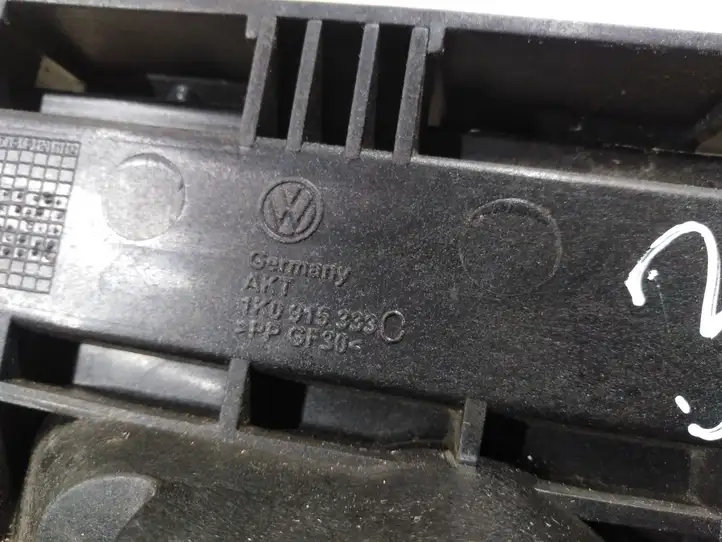 Volkswagen PASSAT B6 (2005 - 2010) 1K0915333C Площадка аккумулятора — фото 3