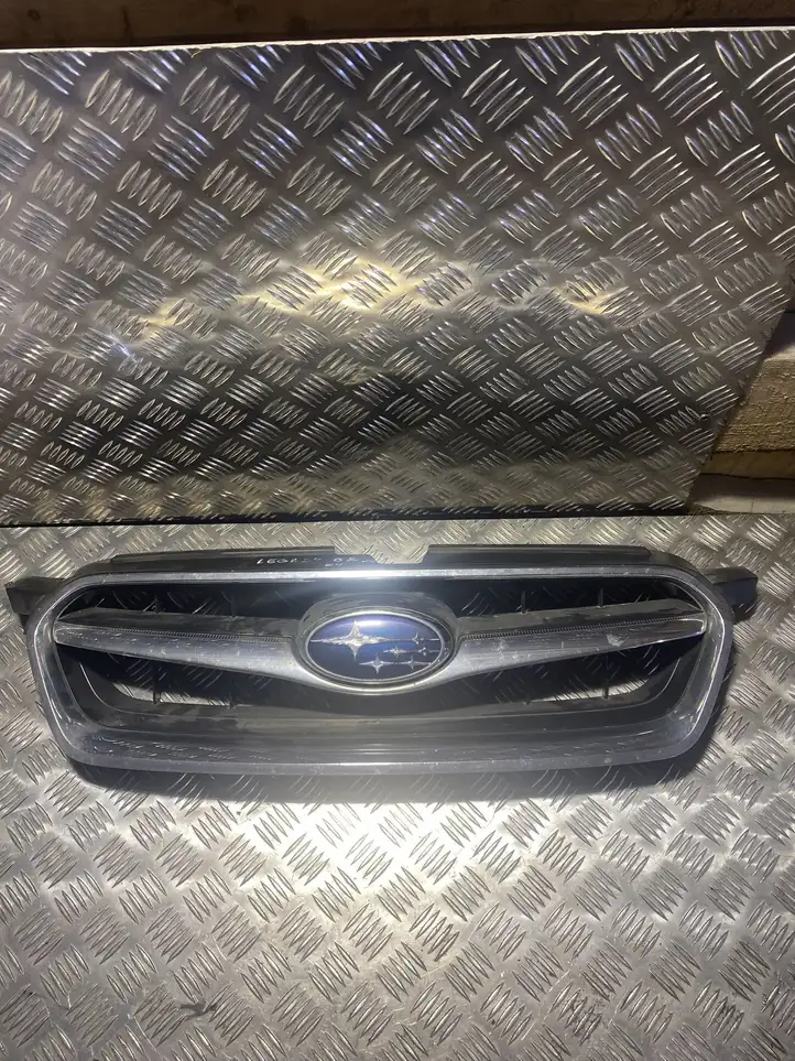 Subaru Legacy (2003 - 2009) Верхняя решетка радиатора — фото 1