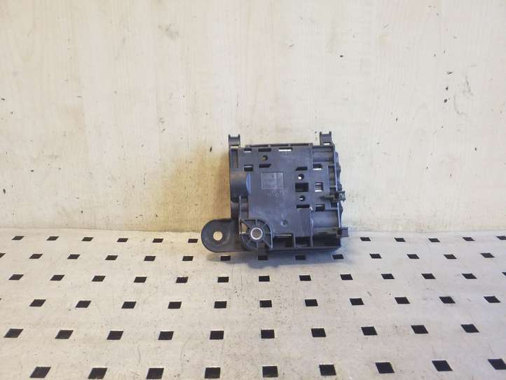 Audi S5 8T (2011 - 2016)  8K0937517B Узел подключения плюсовых проводов