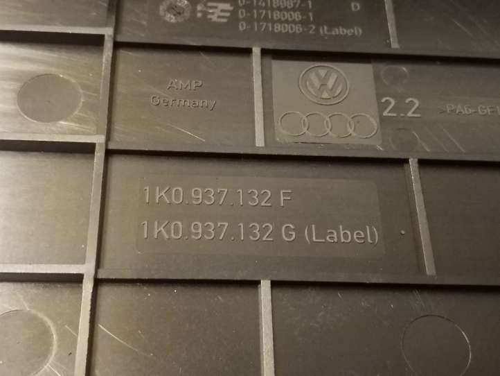 Volkswagen Golf Plus (2008 - 2014)  01718130 Ящик предохранителей (комплект)