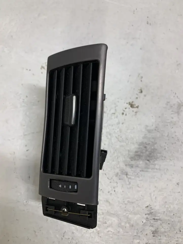 Audi A6 S6 C5 4B (2001 - 2004) 4B1820902 Боковой воздушный дефлектор — фото 1