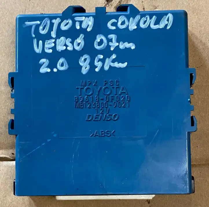 Toyota Corolla Verso AR10 (2004 - 2009) 89618 Модуль комфорта — фото 1