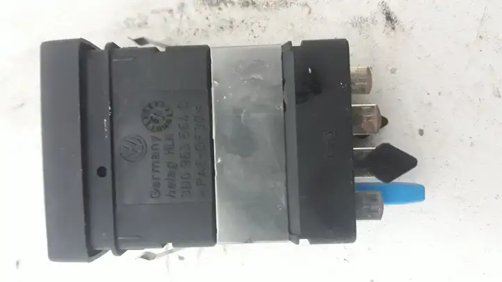 Volkswagen PASSAT B5.5 (2001 - 2005) 3B0963564D Включатель обогрева — фото 2