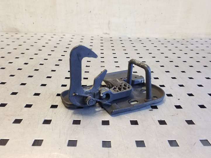 Volkswagen Golf Plus (2008 - 2014)  1T0823480A Петля замка капота