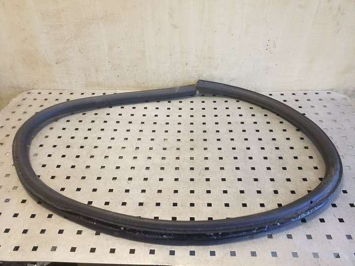 Audi S5 8T (2011 - 2016)  8F0831707B Уплотнительная резина передней двери (на дверях)