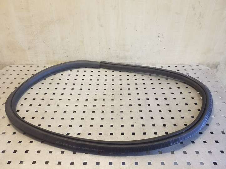 Audi S5 8T (2011 - 2016)  8F0831707B Уплотнительная резина передней двери (на дверях)