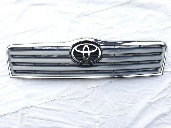 Toyota Avensis T250 (2003 - 2006) 5311405060 Верхняя решетка радиатора — фото 1
