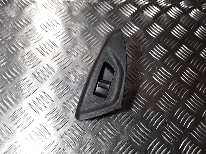 Toyota Aygo AB40 (2014 - 2018) Кнопка стеклоподъемников — фото 1